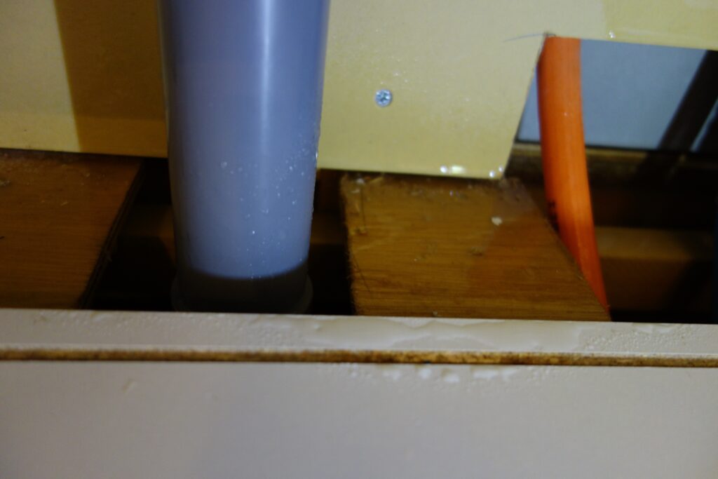 キッチン配管のゴキブリ侵入経路